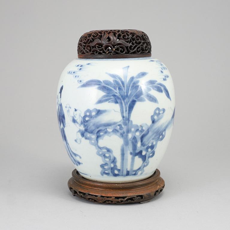 A blue and white jar, Qing dynasty, 18th Century.