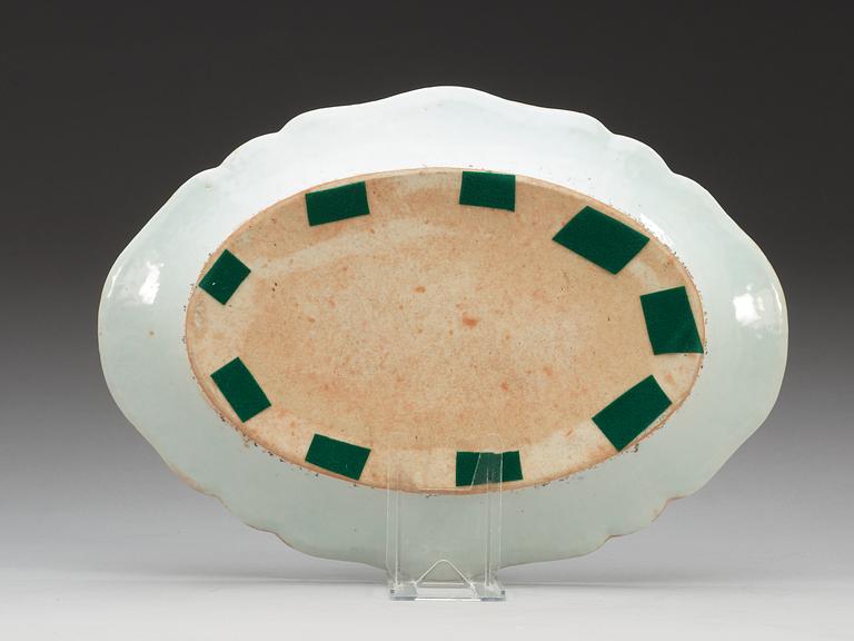 A famille rose serving dish, Qing dynasty, Qianlong (1736-95).