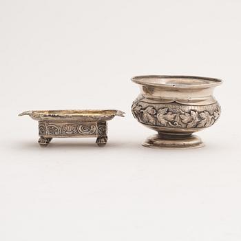 A Russian silver bowl and a salt cellar, 19th century.