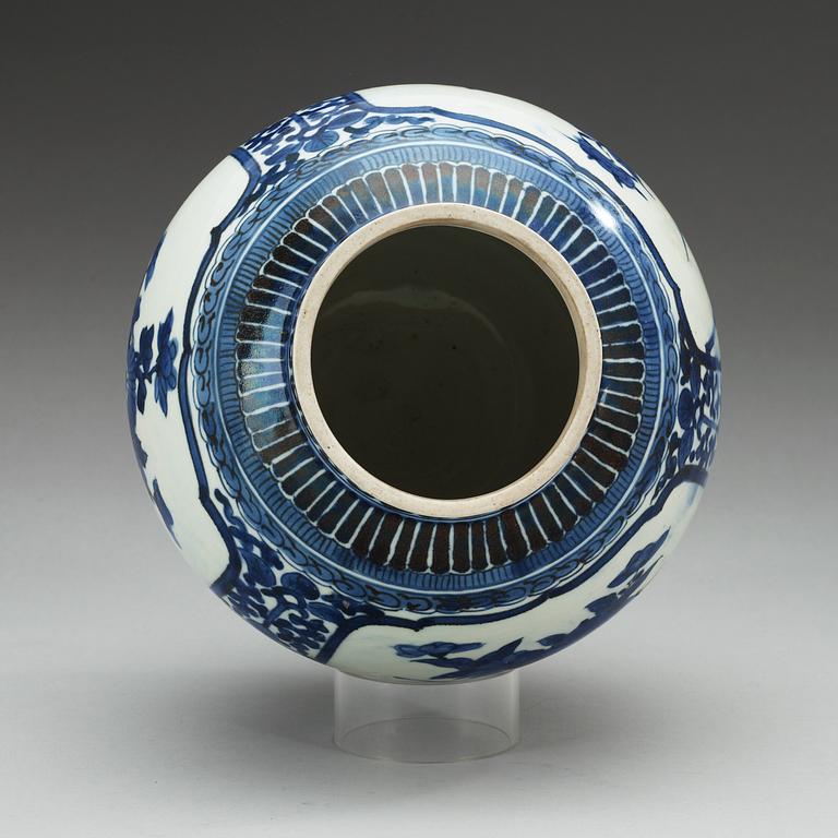 URNA, porslin. Japan, Edo perioden (1603 - 1868).