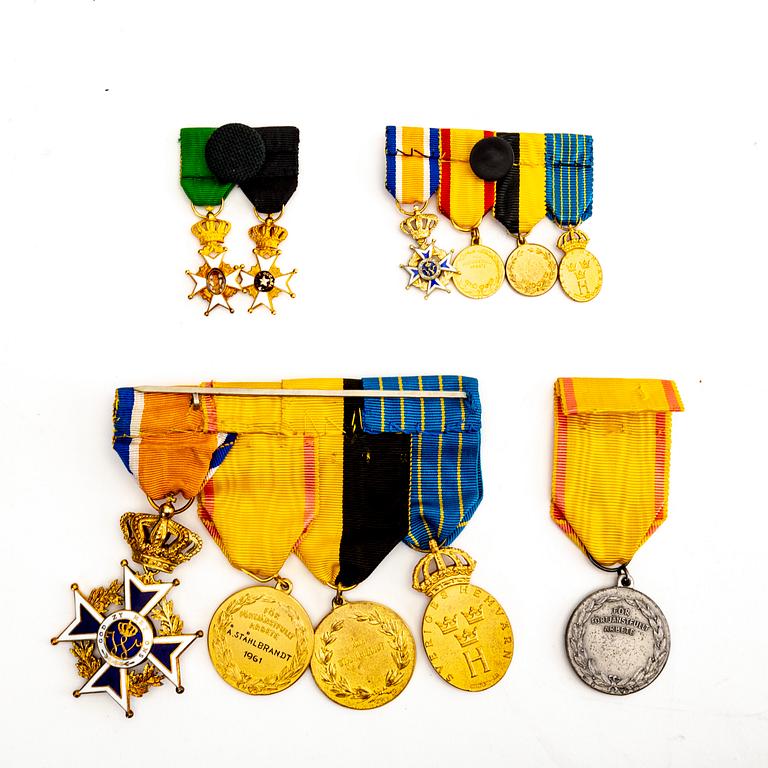 Order miniatures 6 pcs and medals 5 pcs.