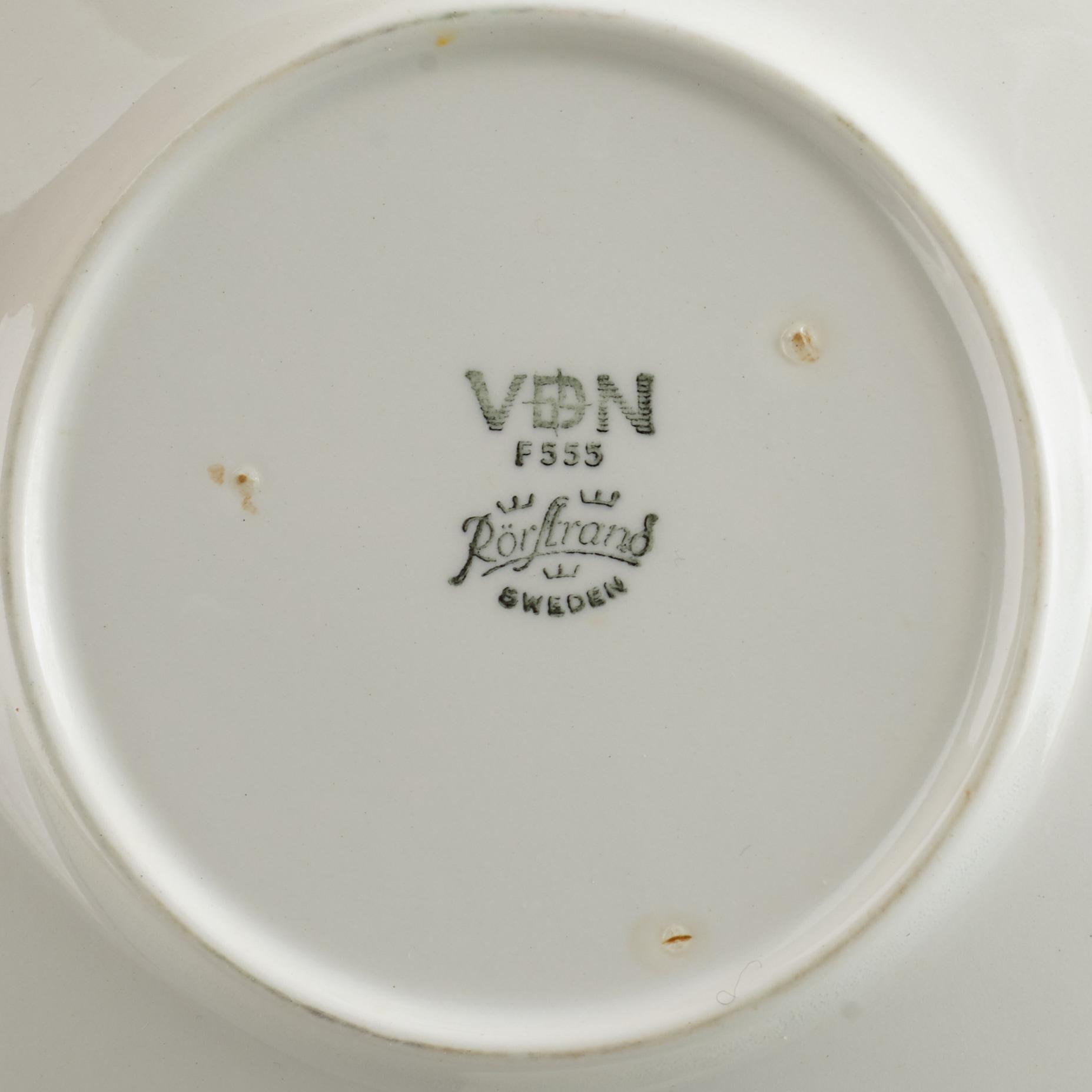 A Hertha Bengtsson Rörstrand dinner service, 20th Century. (16 pieces).