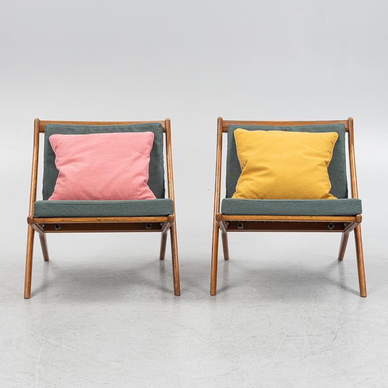 Folke Ohlsson, a pair of oak Frisco easy chairs, Nodafors, 1960s.