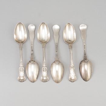 A lot of six english silver table spoons, four made by William Chinnery, London, in 1872. Weight ca 318 grams.