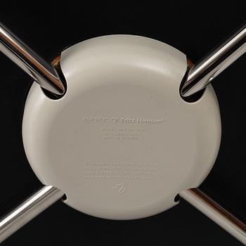 Arne Jacobsen, chairs, set of 5, "The Seven" Fritz Hansen, Denmark, late 20th century.