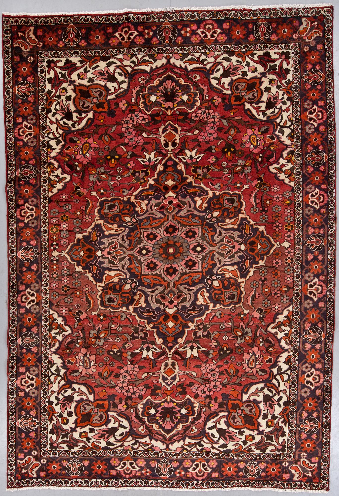 MATTA, Bahktiari, 1900-talets slut, ca 303X207 cm.