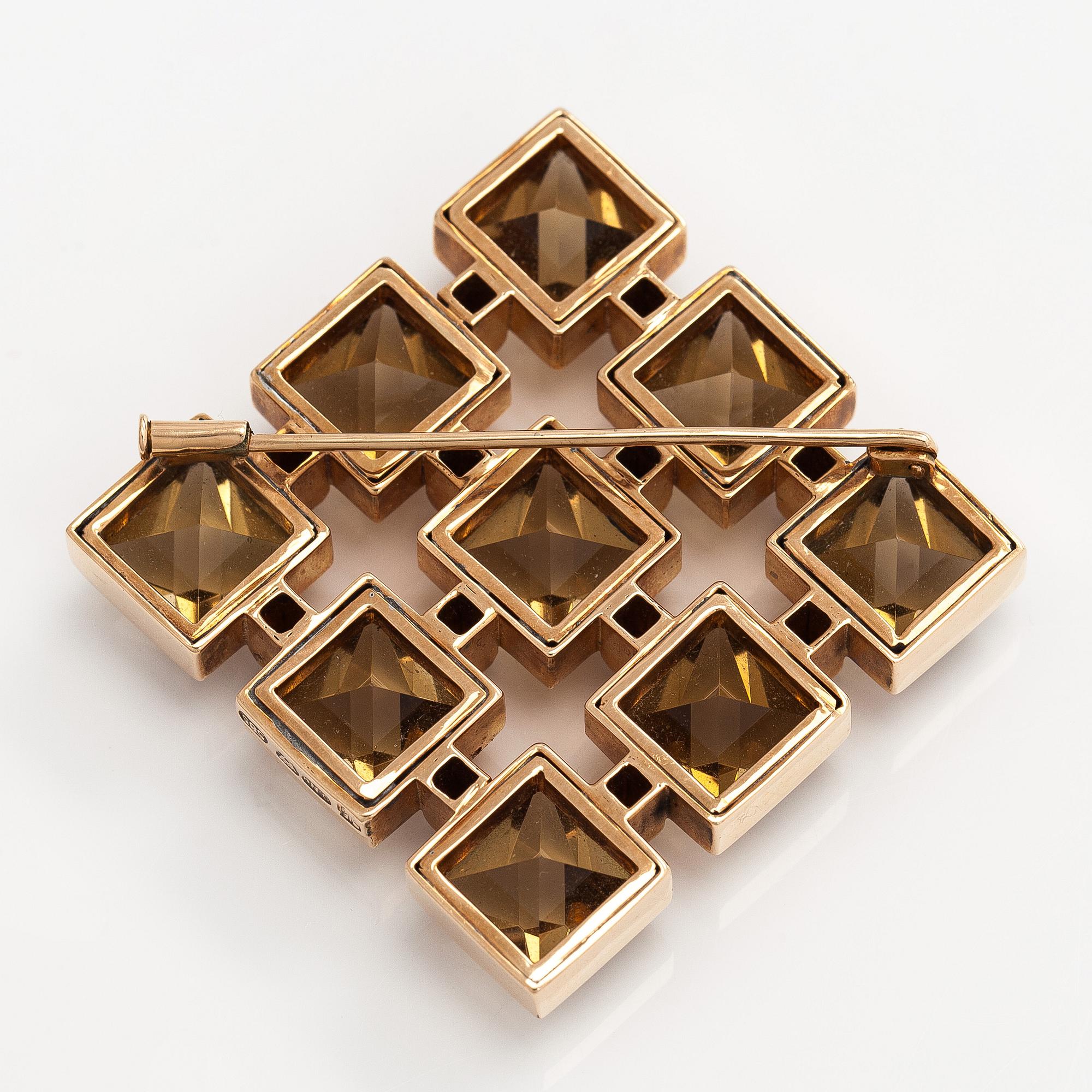 Olavi Nupponen, brosch, fasettslipade rökkvartser och granater, 14K guld, Kaunis Koru.