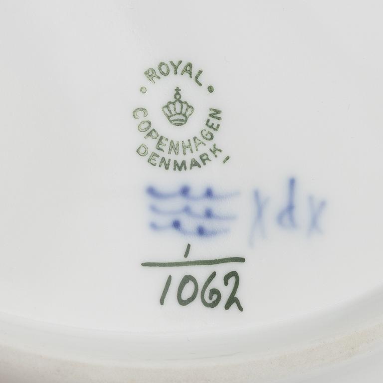Dishes, a set of 6 pieces, porcelain, "Musselmalet", full lace, Royal Copenhagen, Denmark.
