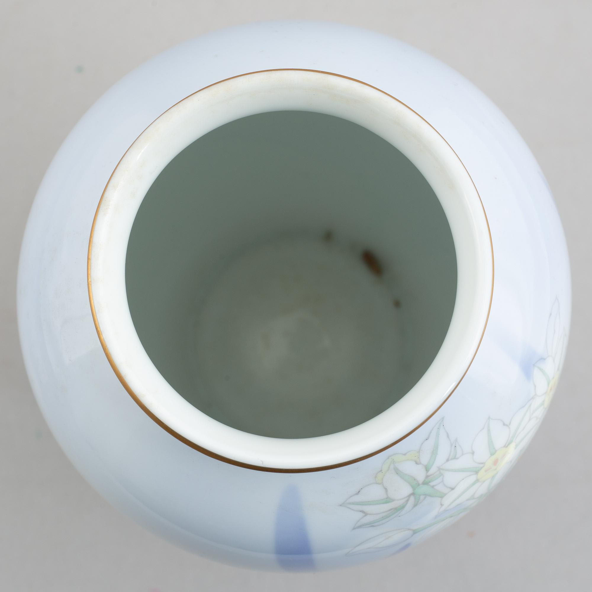A porcelain vase, Fukagawa Porcelain Manufacturing Company, Japan, second half of the 20th century.