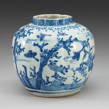 A blue and white jar, Ming dynasty Wanli (1573-1620).