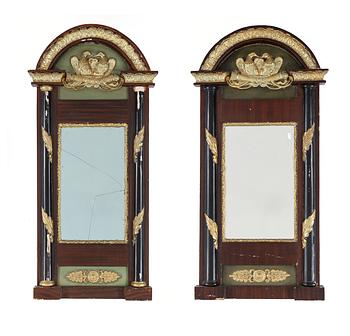 SPEGLAR, ett par, senempire, omkr 1800-talets mitt.