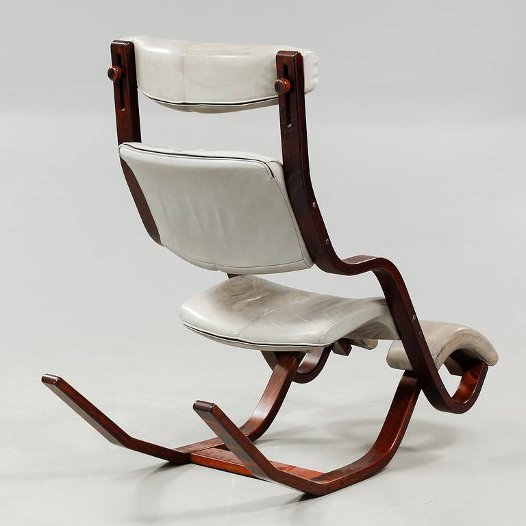 A "Gravity Balans" rocking chair, deisgned by Peter Opsvik, model launched 1983.