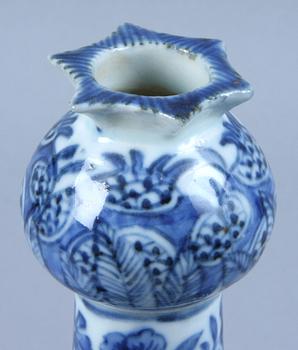 TULPANVAS, porslin, Kina, 1800-tal.