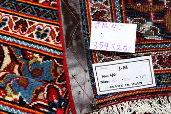 A carpet, Kashan, ca 354 x 251 cm.