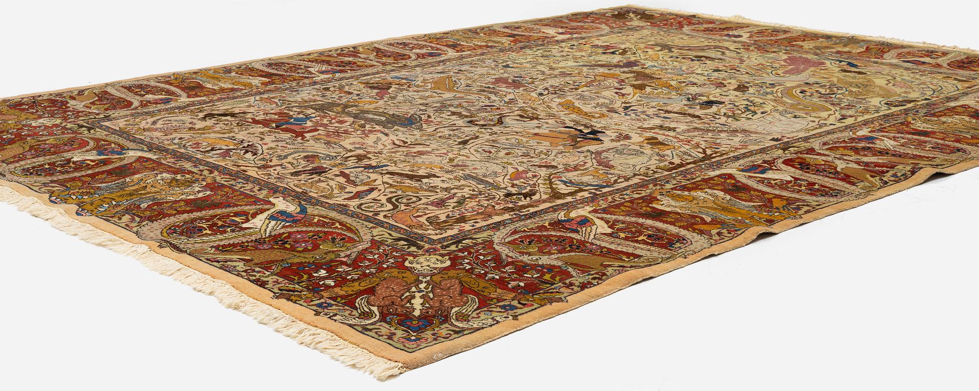 An antique Tabriz catper od 'Safavid Huntig design', Northwest Persia, c. 374 x 286 cm.