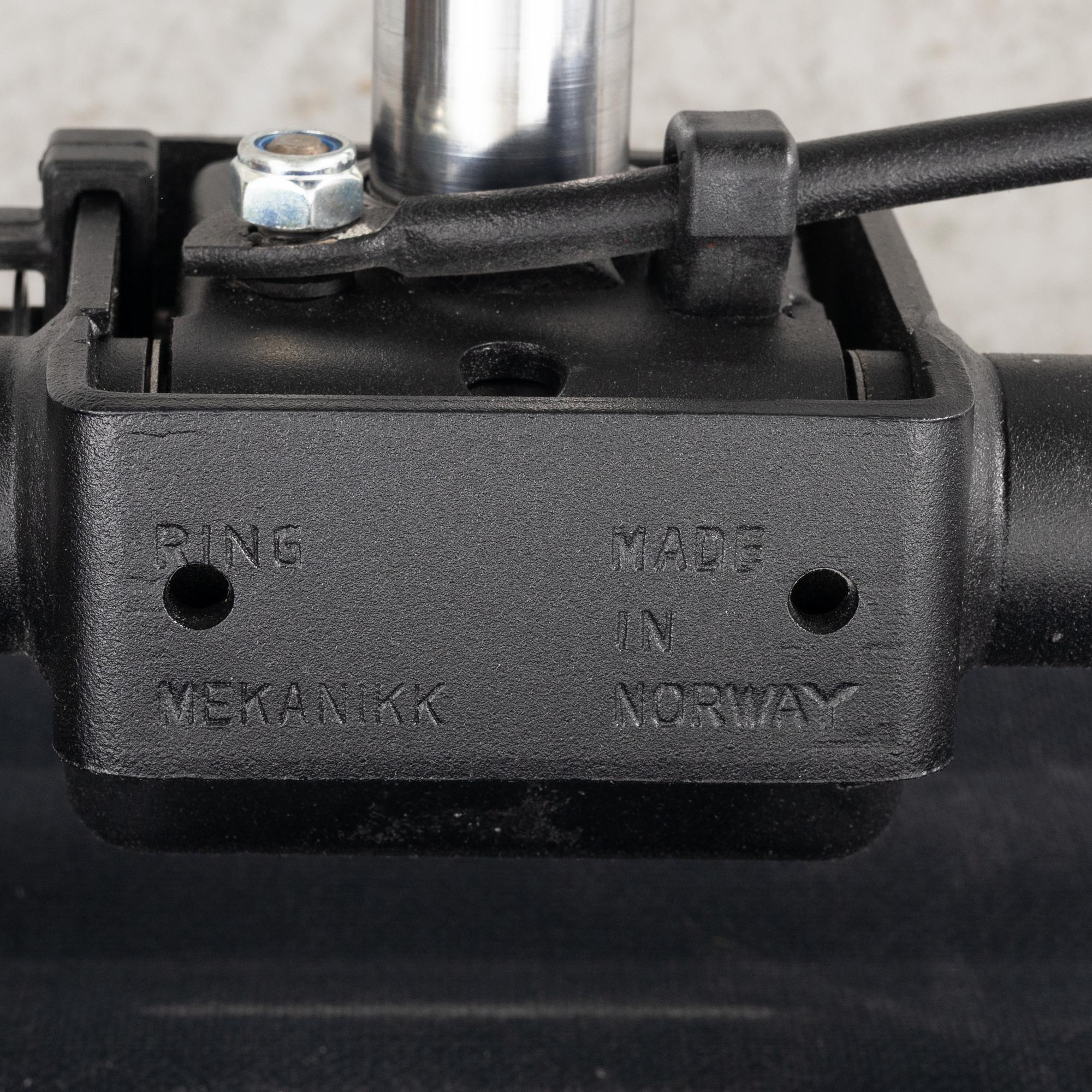 Charles & Ray Eames, karmstol, EA 117, Vitra.