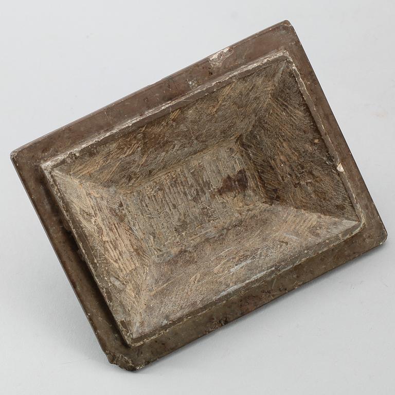 TOBAKSBURK, sten, 1800-talets första hälft.