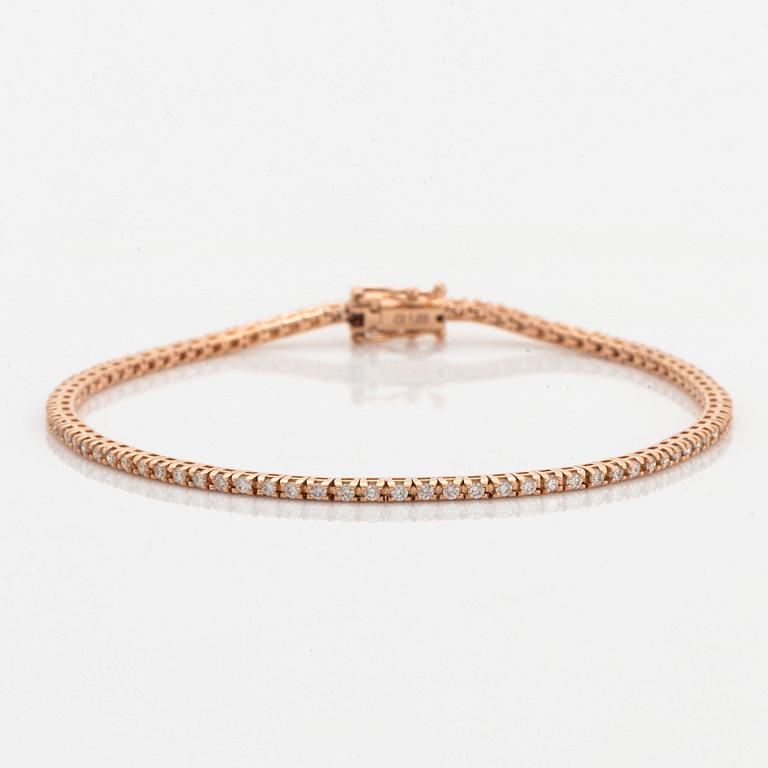 Brilliant-cut diamond bracelet.