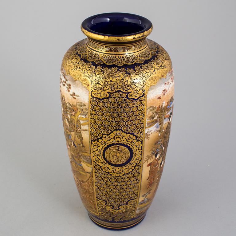 A Japanese satsuma vase, early 20th Century.