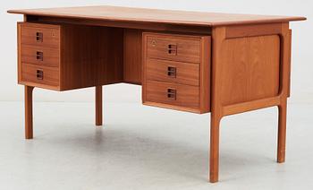 SKRIVBORD med KARMSTOL, sannolikt Arne Vodder respektive Erik Kirkegaard, Danmark 1960-tal.
