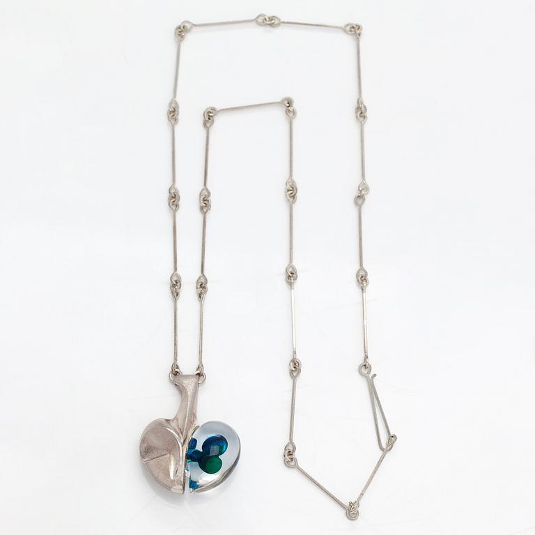 Björn Weckström, A sterling silver and acrylic necklace "Space apple". Lapponia 1978.