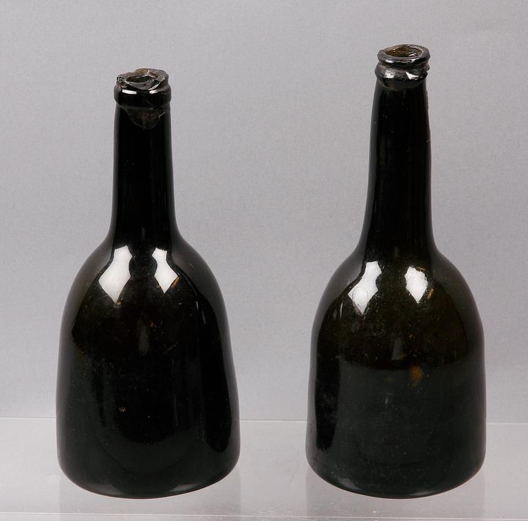 FLASKOR, 2 st, glas, 1800-tal.
