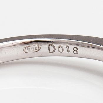 Sormus, 18K valkokultaa, timantteja n. 0.32 ct yht. Tuontileimattu ITD, Espoo.