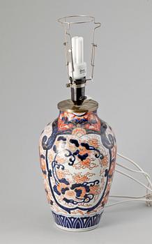 BORDSLAMPA, porslin, Japan, omkring 1900.