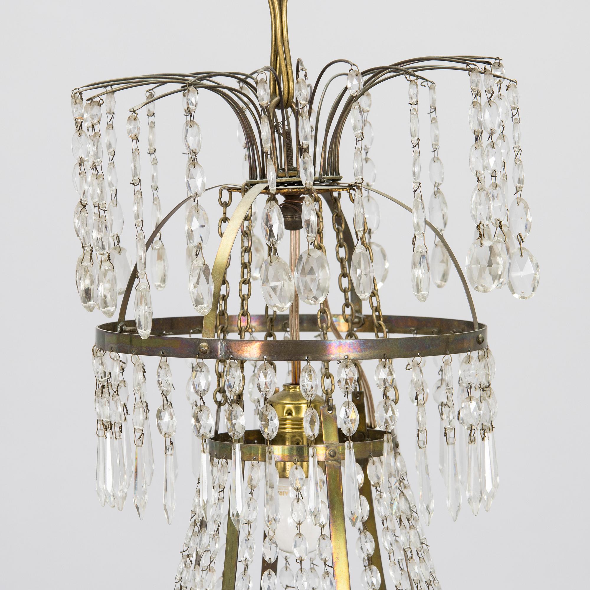 Kattokruunu, myöhäiskustavilainen tyyli, 1800-luvun loppu.