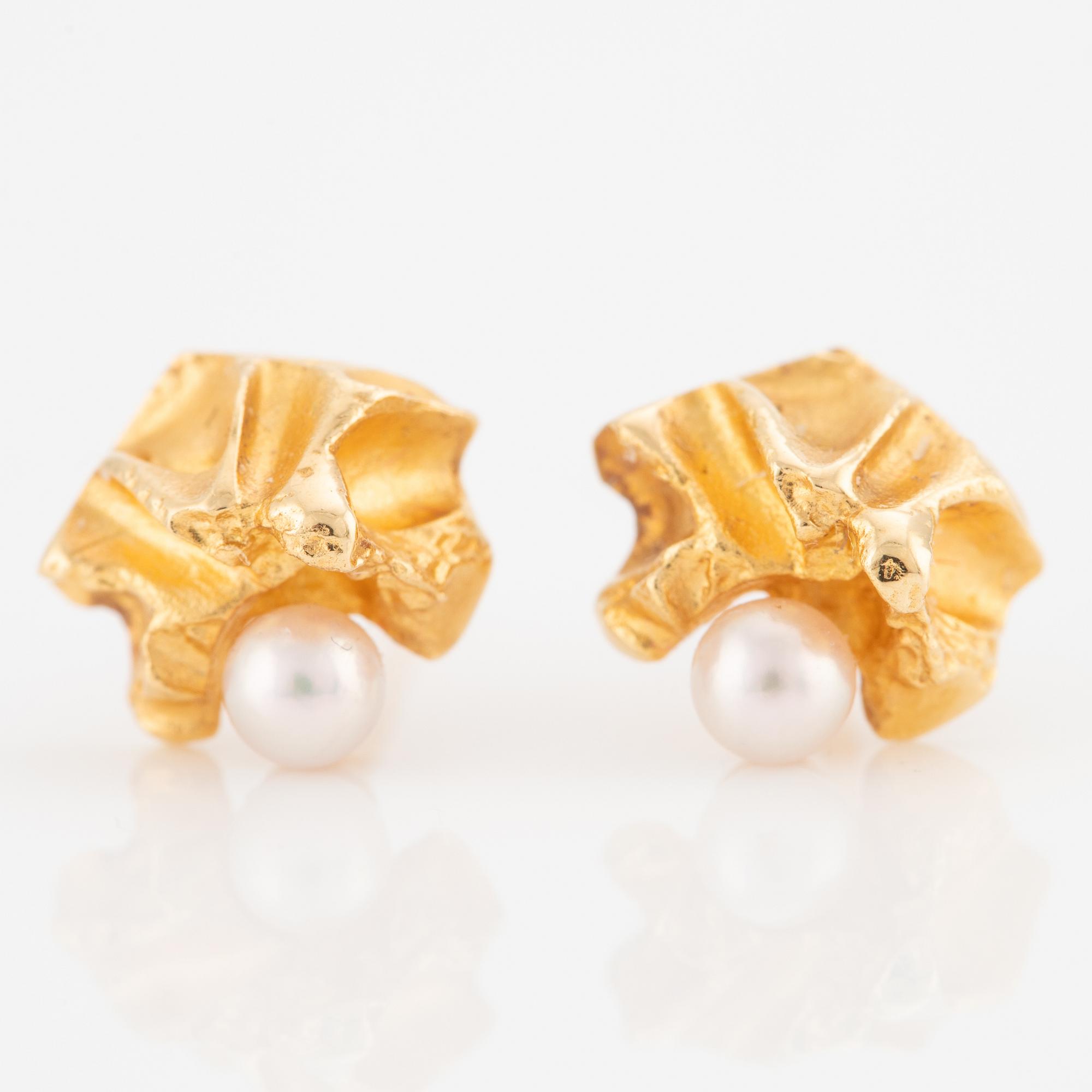 Björn Weckström, Lapponia, earrings, "Saana", 18K gold with pearls.