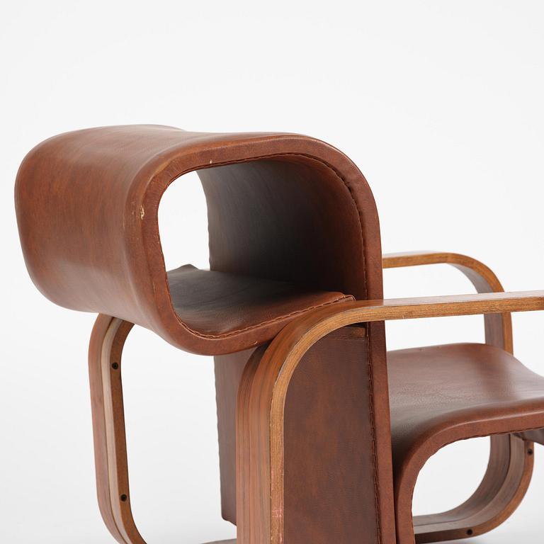 Jan Bocan, fåtöljer, ett par, Thonet, utförda för Tjeckoslovakiska ambassaden, Stockholm, 1972.