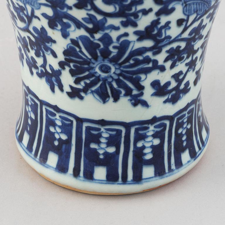 A blue and white baluster vase, Qing dynasty, 19th Century.