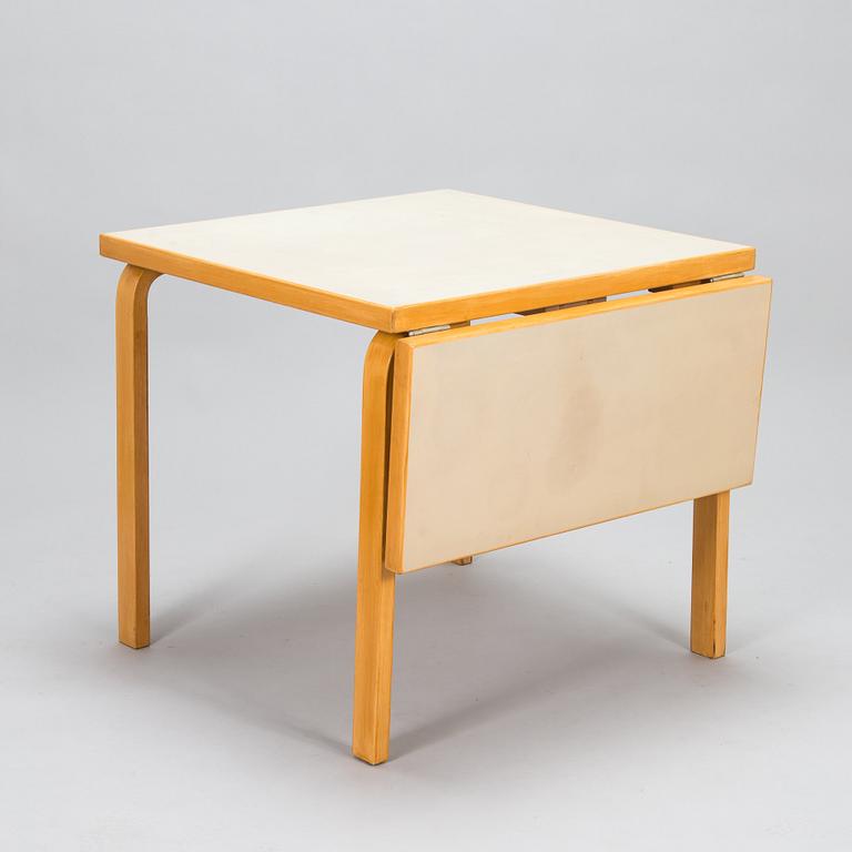 Alvar Aalto, klaffbord "DL82" och pallar, 4 st "60", för O.Y. Huonekalu-ja Rakennustyötehdas A.B 1900-talets mitt.