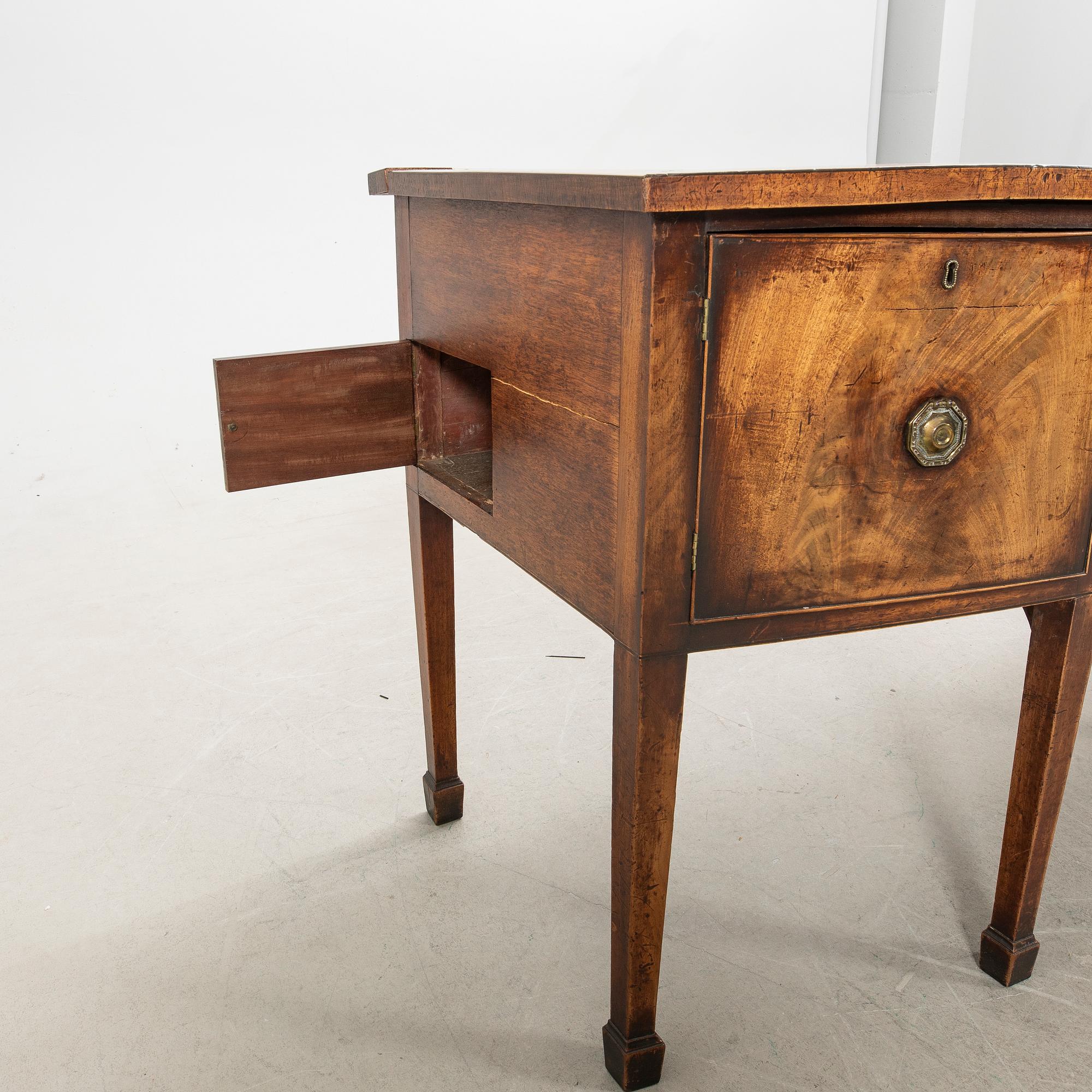 Sideboard, England, first half of the 20th century.