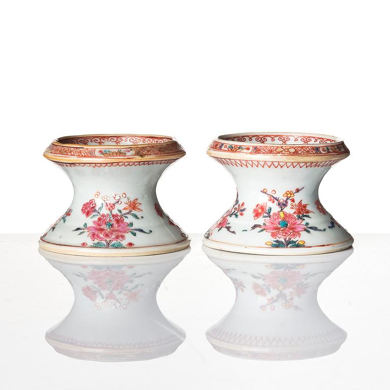 A pair of famille rose salts and a sauce boat, Qing dynasty, Qianlong (1736-95).