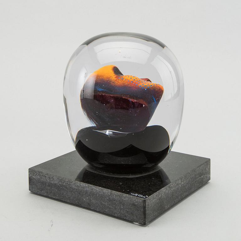 BERTIL VALLIEN, a signed glass sculpture.