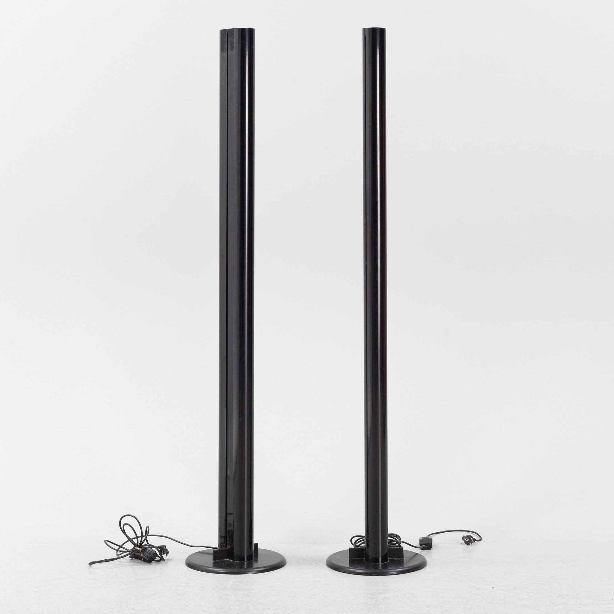 Gianfranco Frattini, golvlampor, ett par, "Megaron", Artemide, modellen formgiven 1979.