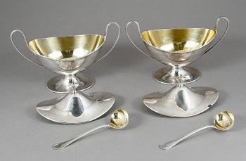 SOCKERSKÅLAR, ett par, silver, CF Carlman, Stockholm, bla, 1929. Vikt ca 937g.