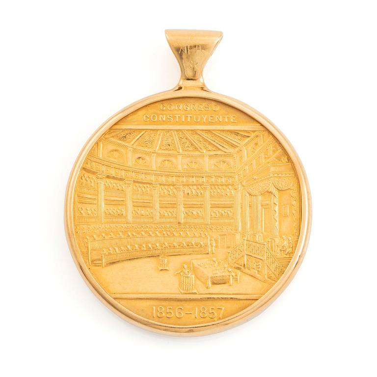 A pendant 18K gold with a Mexican anniversary coin in 22K gold.