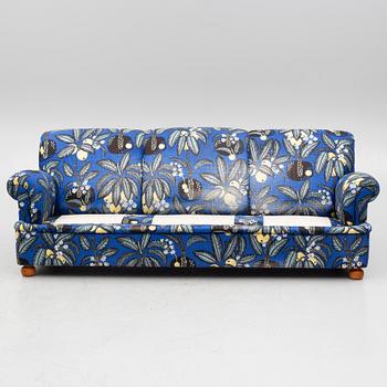 Josef Frank, a model 703 sofa, Firma Svenskt Tenn.