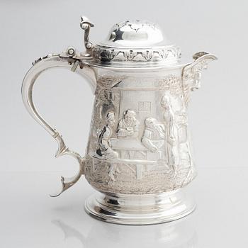Richard Gurney & Co, dryckeskanna/presentationstrofé med lock, silver, London 1752.