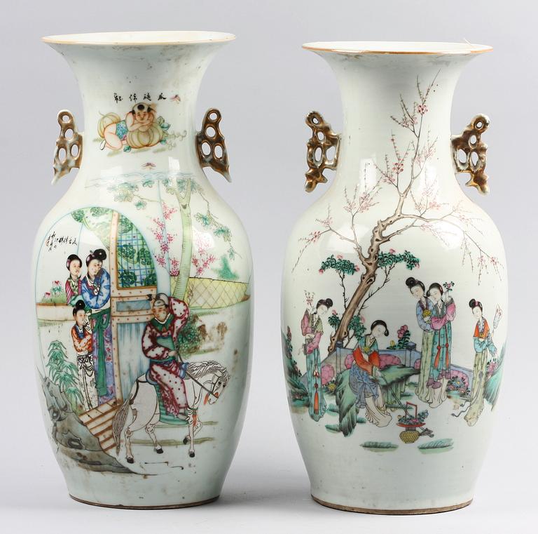GOLVVASER, porslin, 2 st. Kina, 1900-talets första hälft.