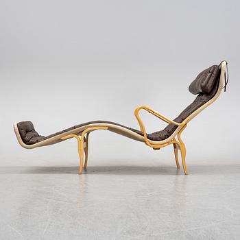 Bruno Mathsson, a 'Pernilla 3' beech recliner, Dux, 1980's.