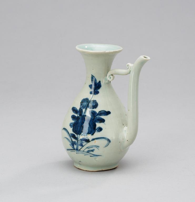 An 18th Century Japanese porcelaine jug of wine.