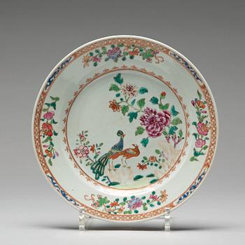 TALLRIKAR, sex stycken, samt FAT, kompaniporslin. Qingdynastin, Qianlong (1736-95).