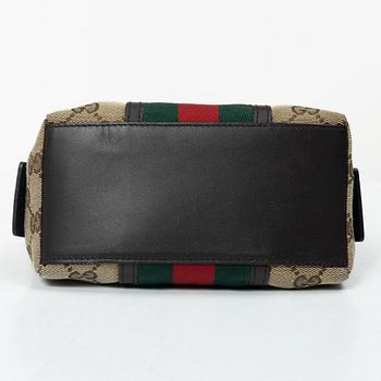 Gucci, bag, "Messenger bag" and toiletry bag.