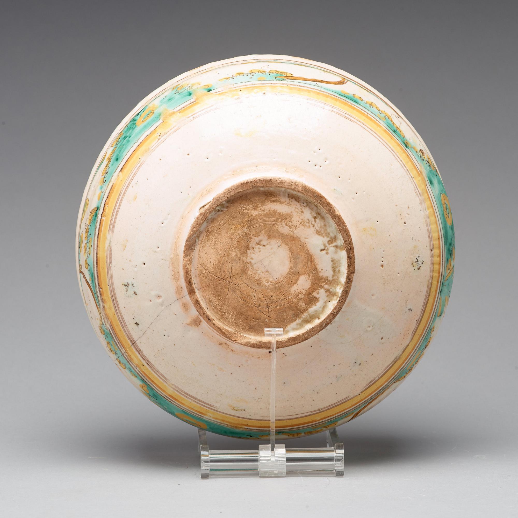 An Italian or Spanish faiance bowl, 18th Century.