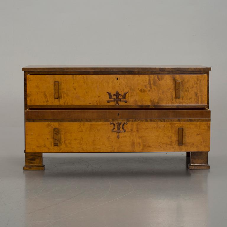 AXEL LARSSON, Hallbyrå med spegel för Bodafors.