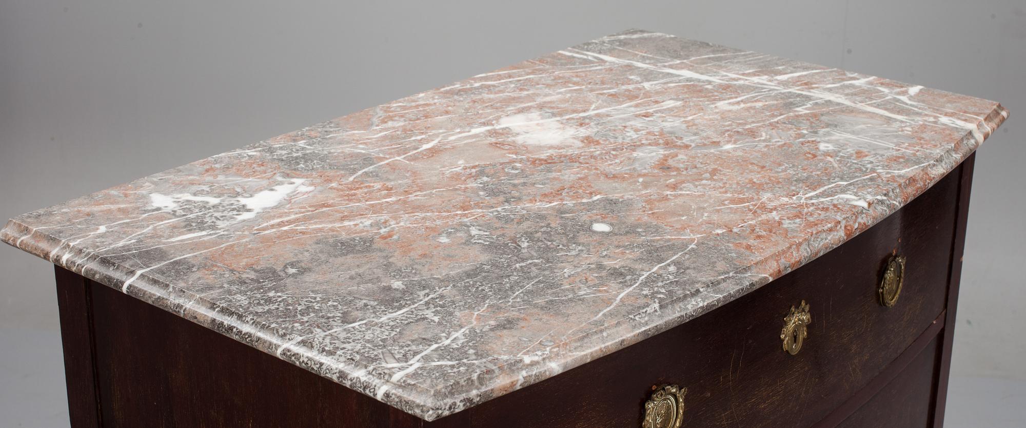 BYRÅ, gustaviansk stil. 1900-tal.