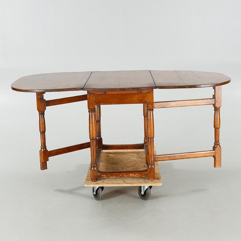 A gate-legged table, 18th/19th century.